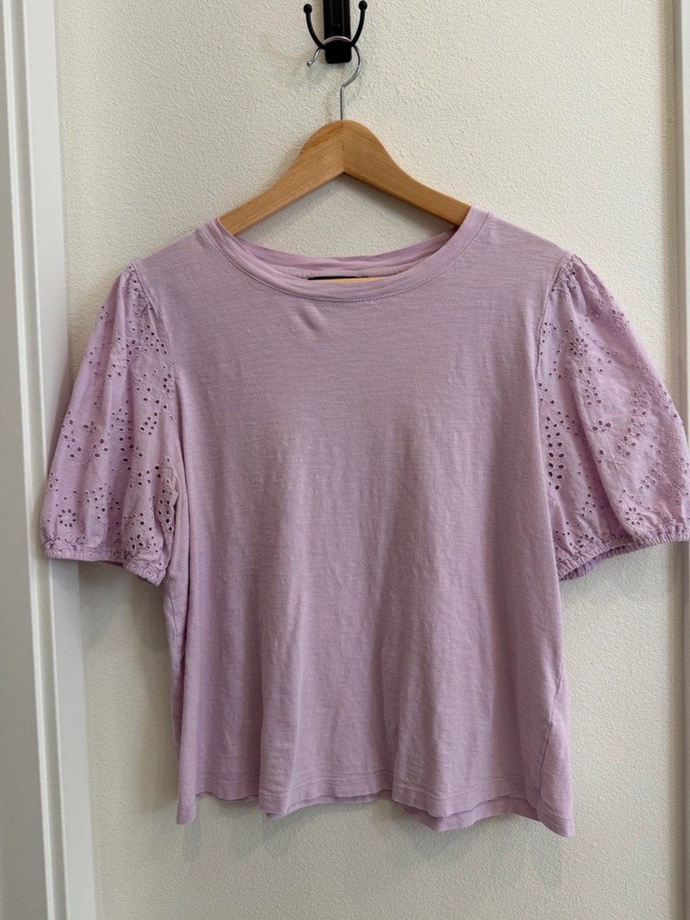 Sanctuary Lavender Eyelet Puff-Sleeve Tee size large
